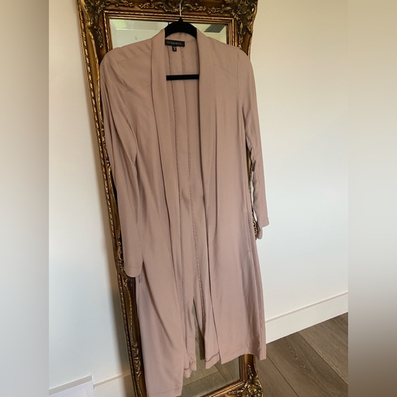 Dynamite Cover - Picture 2 of 3